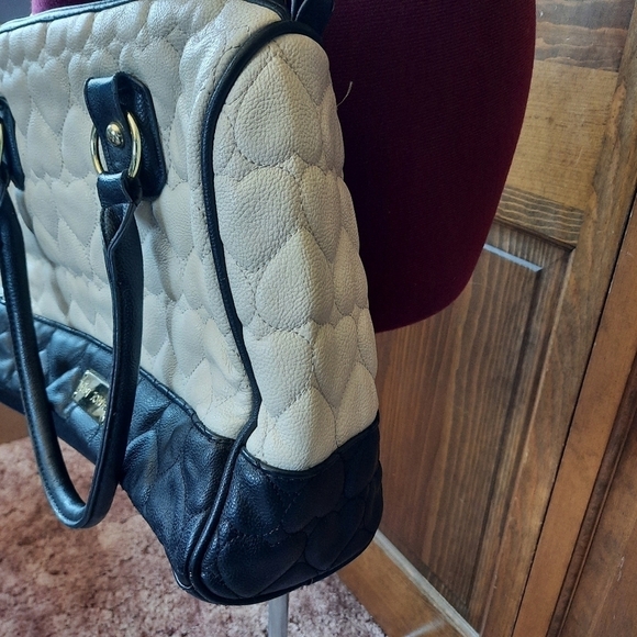 Vintage Y2K Betsey Johnson cream black faux leather quilted heart handbag purse - Picture 10 of 13